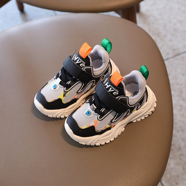 Детски маратонки в три цвята с лепенки подходящи за момчета и момичета 