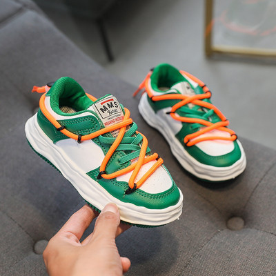 Детски маратонки за момчета с цветни връзки и надпис