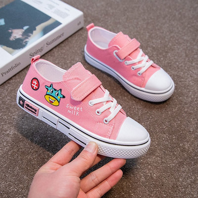 Детски кецове от текстил с апликация и лепенки