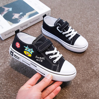 Детски кецове от текстил с апликация и лепенки