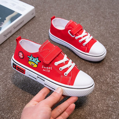 Детски кецове от текстил с апликация и лепенки