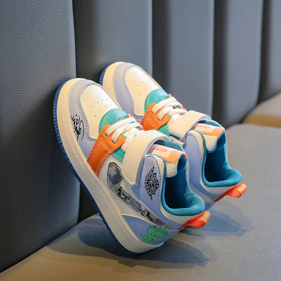 Детски кецове с връзки и лепенки и равна подметка