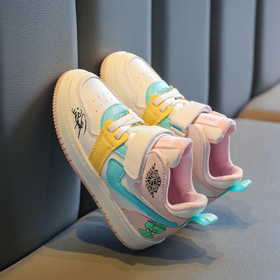 Детски кецове с връзки и лепенки и равна подметка