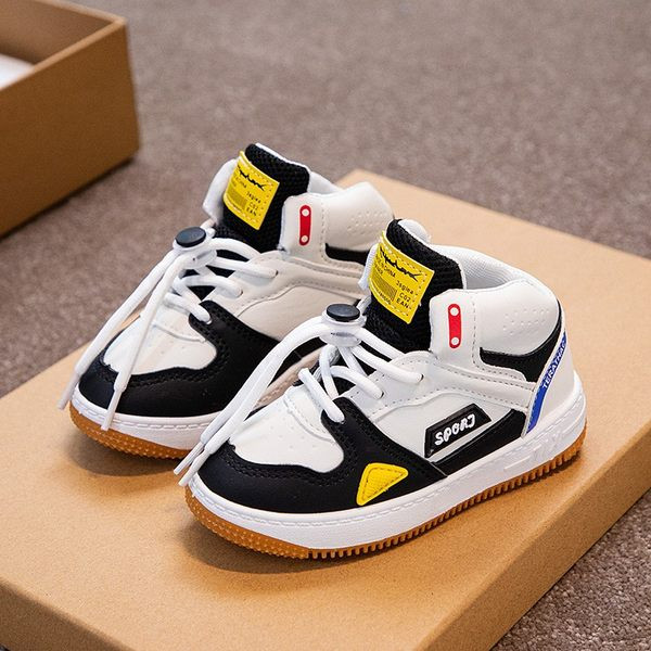 Детски спортни маратонки за момчета и момичета с връзки и надпис 