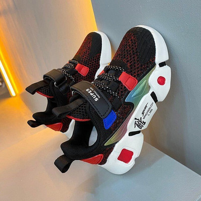 Спортни детски маратонки с връзки 