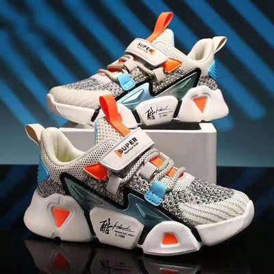 Спортни детски маратонки с връзки 