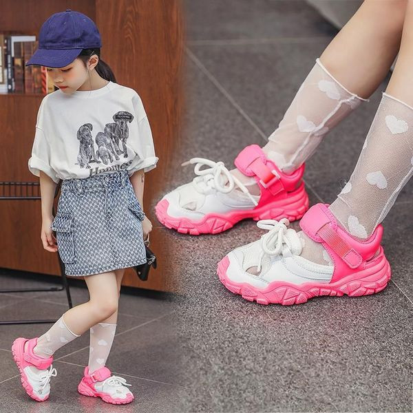 Детски маратонки с груба подметка и изрязани части