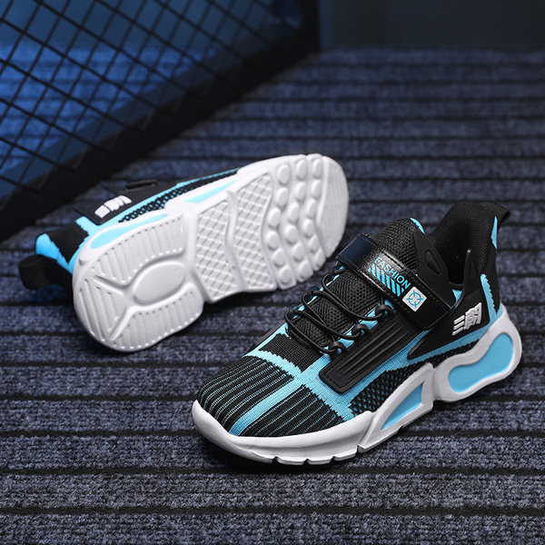 Vaikiški sportbačiai, tinkantys berniukams trijų spalvų