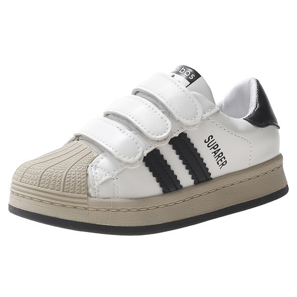 Детски кецове  с лепенки и равна подметка в два цвята