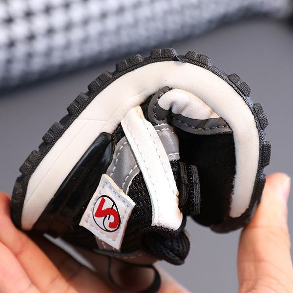 Нов модел детски спортни маратонки за момчета в черен и сив цвят