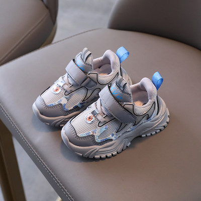 Спортни детски маратонки с лепенка и груба подметка