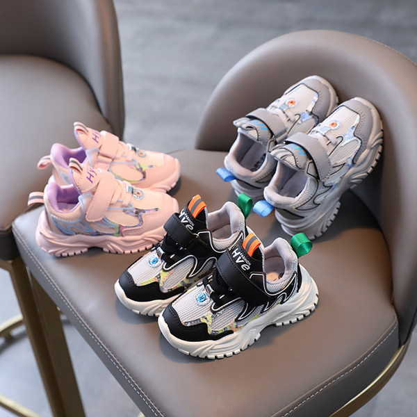 Спортни детски маратонки с лепенка и груба подметка