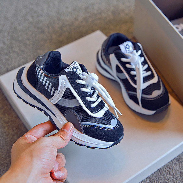 Детски дишащи маратонки с връзки - за момчета