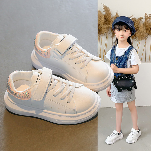 Детски ежедневни кецове с връзки и лепенки в бял цвят 