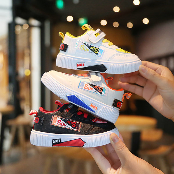 Спортно ежедневни кецове за момчета с надпис и велкро лепенки