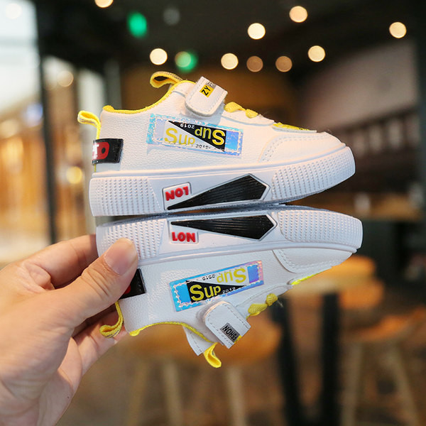 Спортно ежедневни кецове за момчета с надпис и велкро лепенки