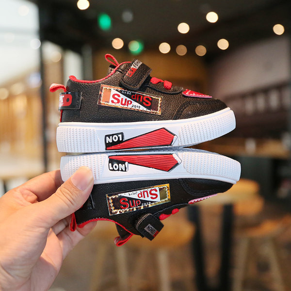 Спортно ежедневни кецове за момчета с надпис и велкро лепенки