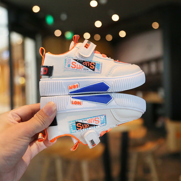 Спортно ежедневни кецове за момчета с надпис и велкро лепенки