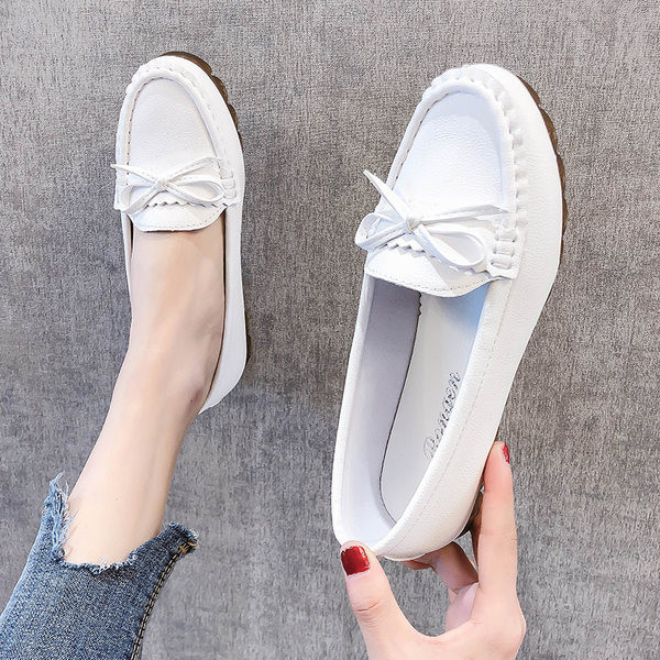 Дамски кожени мокасини с равна подметка и панделка