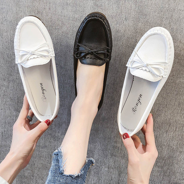 Дамски кожени мокасини с равна подметка и панделка