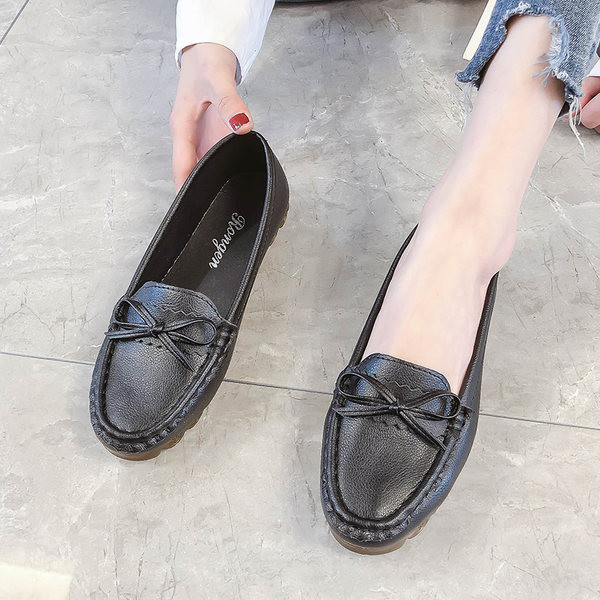 Дамски кожени мокасини с равна подметка и панделка