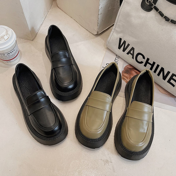 Модерни кожени мокасини с равна подметка за жени