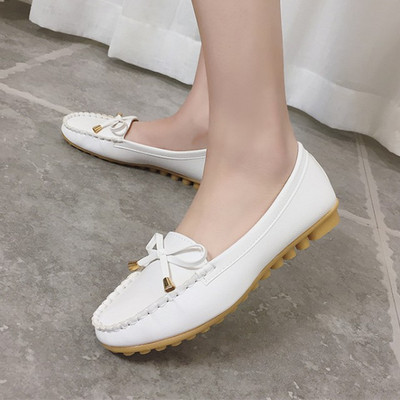 Дамски мокасини от еко кожа с панделка и метален елемент