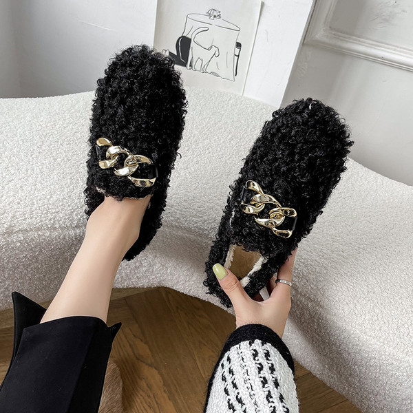 Дамски пухени мокасини  с равна подметка и метална верижка