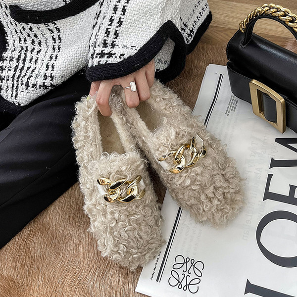 Дамски пухени мокасини  с равна подметка и метална верижка