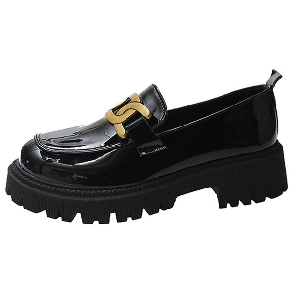 Актуални  мокасини с метална декорация 