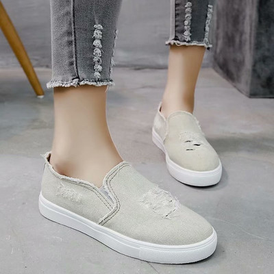 Дамски мокасини от деним с разкъсани мотиви и равна подметка 