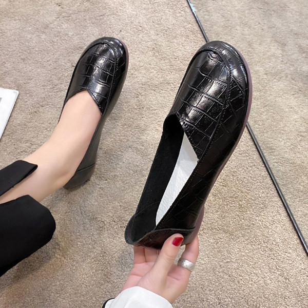 Модерни дамски мокасини-с равна подметка