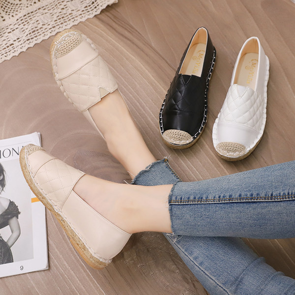 Дамски кожени мокасини с равна подметка