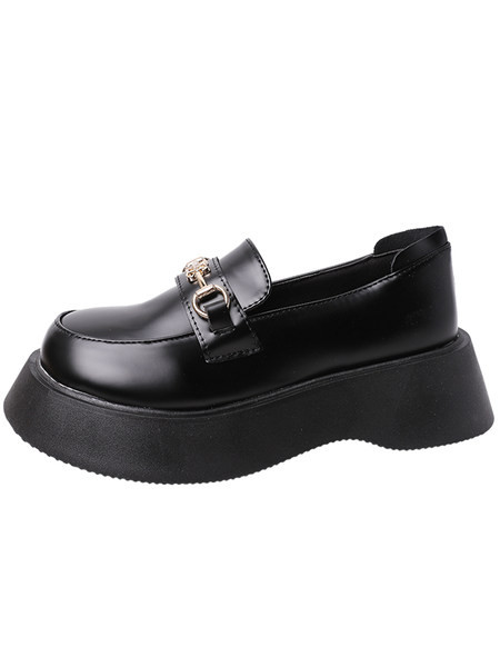 Дамски кожени мокасини с метален елемент