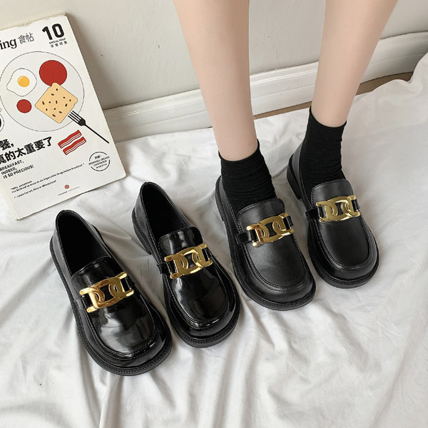 Модерни мокасини с метална декорация-два модела