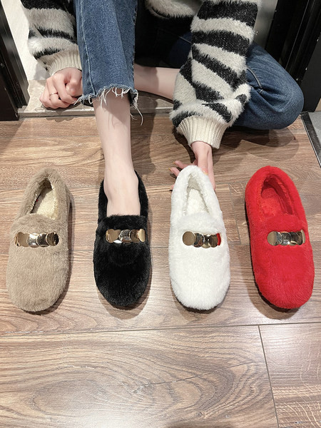 Пухени дамски мокасини с метален елемент