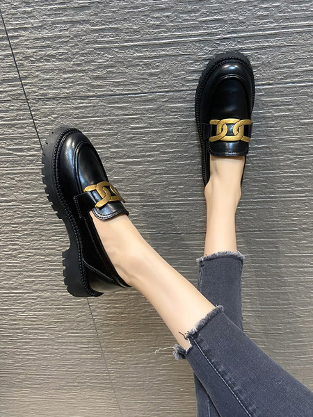 Ежедневни дамски мокасини с метална верижка