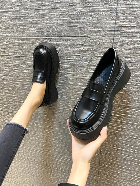 Дамски мокасини от еко кожа - изчистен модел