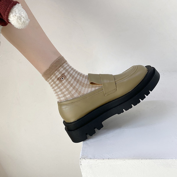 Модерни кожени мокасини с равна подметка в три цвята