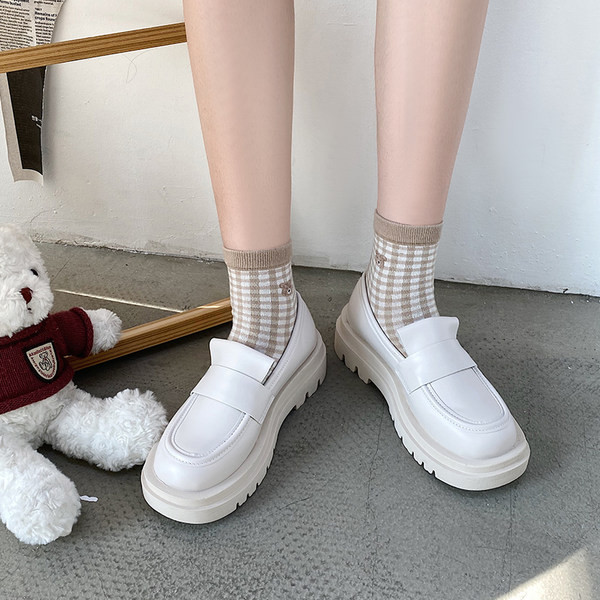 Модерни кожени мокасини с равна подметка в три цвята