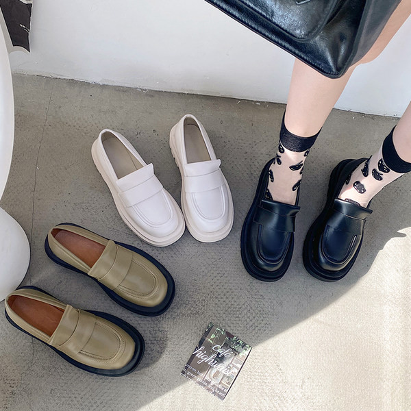 Модерни кожени мокасини с равна подметка в три цвята