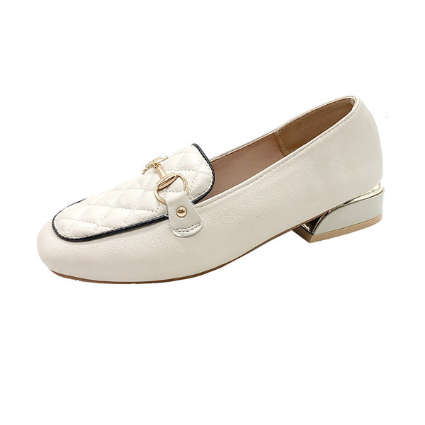 Ежедневни мокасини с капитонирана кожа и метален елемент