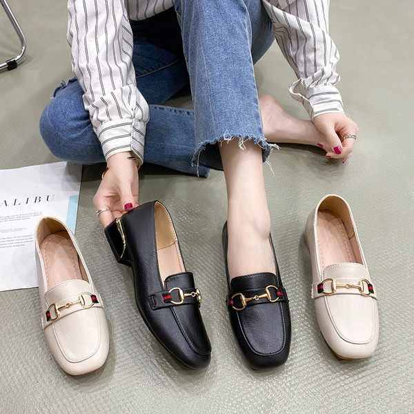 Model nou de mocasini de dama cu decor metalic