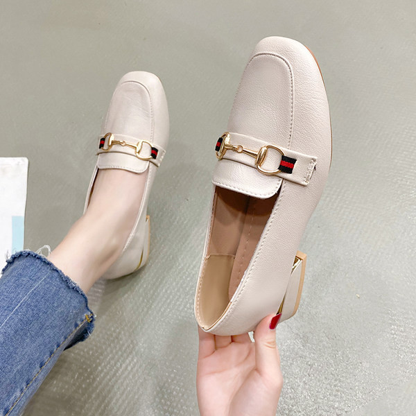 Model nou de mocasini de dama cu decor metalic