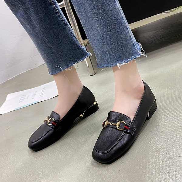 Model nou de mocasini de dama cu decor metalic