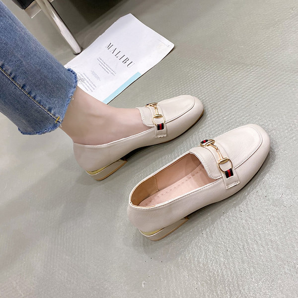 Model nou de mocasini de dama cu decor metalic