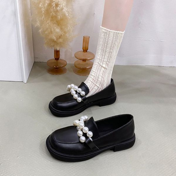 Ежедневни мокасини с декорация перли