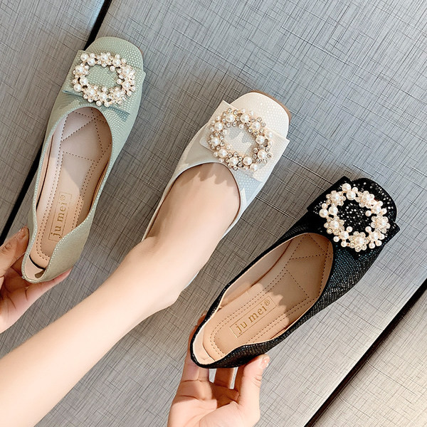 Модерни мокасини с декорация перли