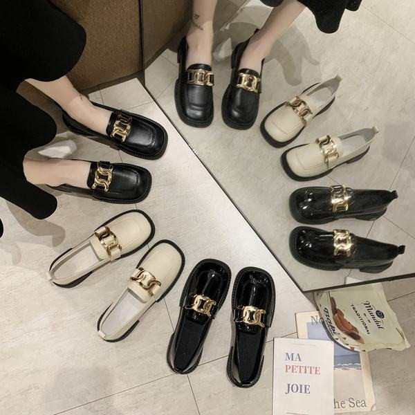 Дамски мокасини с метална верижка