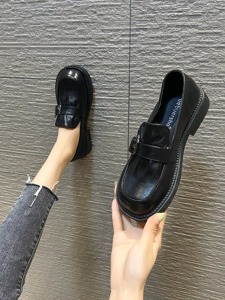 Дамски мокасини с катарама и равна подметка